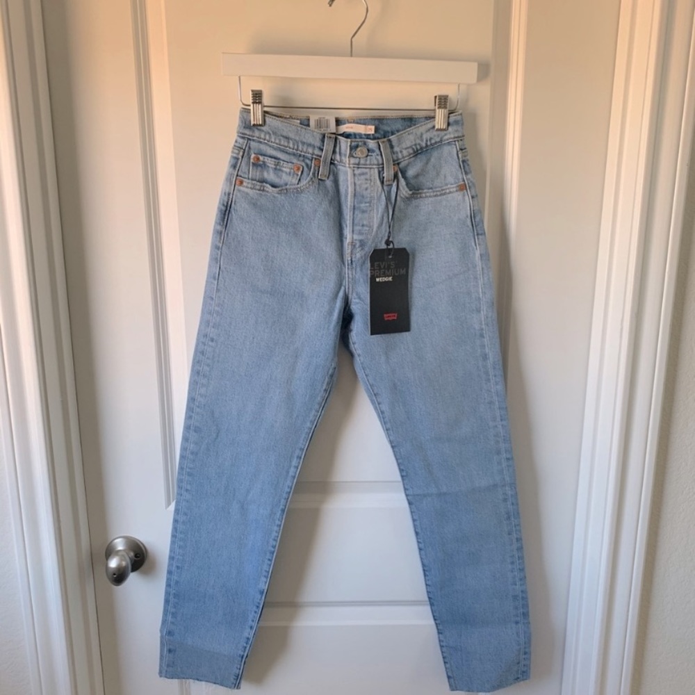 NWT Levi's Wedgie Icon Fit Jeans in Tango Talks - Picture 7 of 9